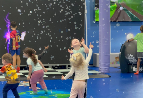 how-indoor-playgrounds-support-single-parents